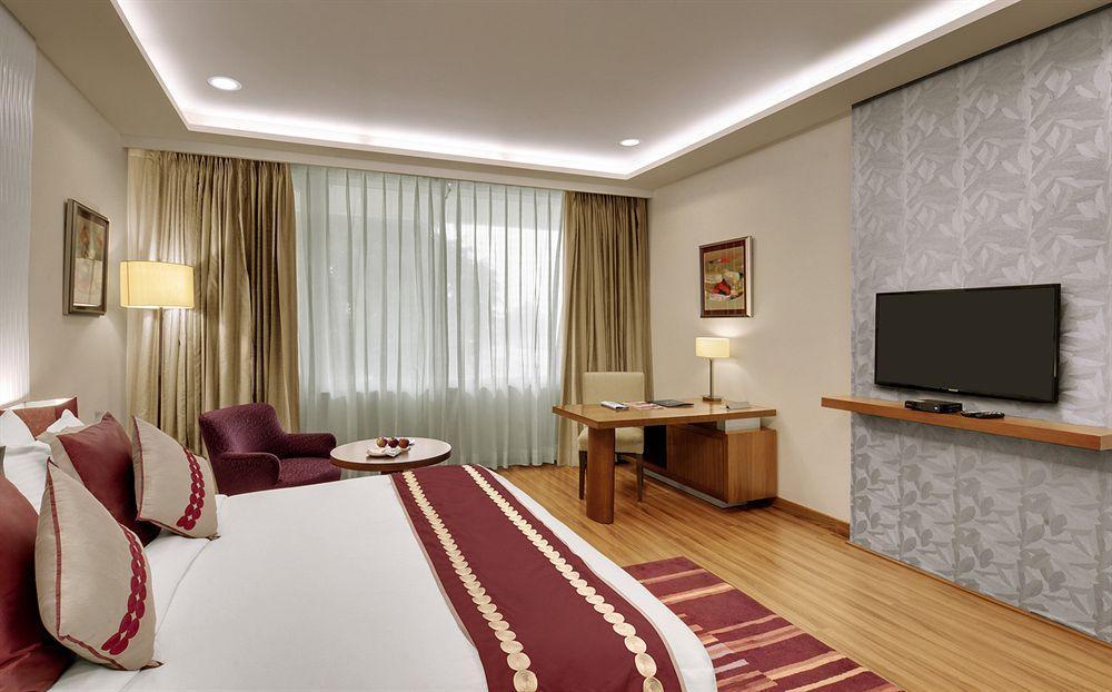 Hotel 32Nd Milestone Gurgaon Zewnętrze zdjęcie