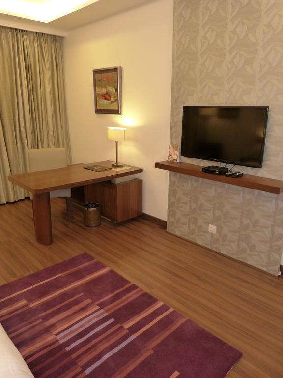 Hotel 32Nd Milestone Gurgaon Pokój zdjęcie