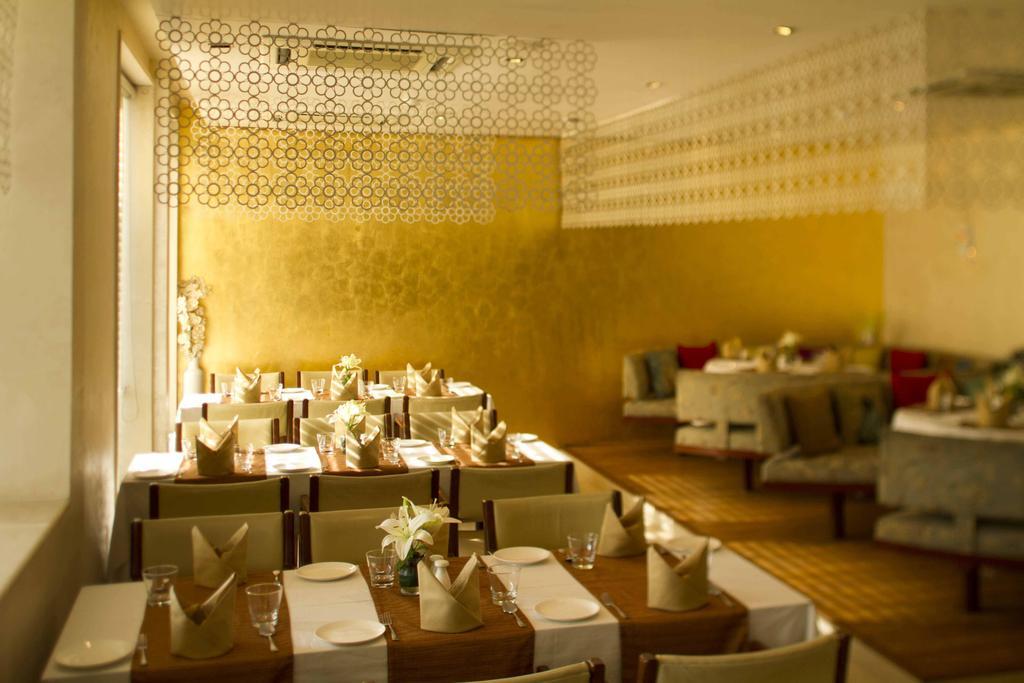 Hotel 32Nd Milestone Gurgaon Zewnętrze zdjęcie