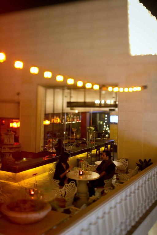Hotel 32Nd Milestone Gurgaon Zewnętrze zdjęcie